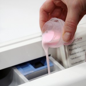 Minkštiklis skalbinių 960 ml vaisių kv. (veganiškas, non-toxic) The Pink Stuff