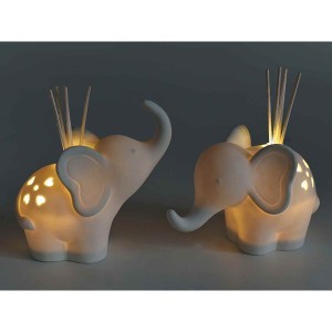 Eterinių aliejų difuzorius porcelianinis (lazdelės, LED) 14x8,5x15 cm 72.07.27