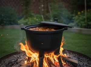 Katiliukas ketaus su kojomis ir dangčiu 5 L BBQ3703