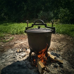Katiliukas ketaus su kojomis ir dangčiu 5 L BBQ3703