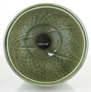 Vazonėlis ant kojelės žalios/aukso  sp. keramikinis 18,5x17x17 cm  136875