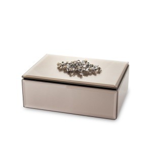 Dėžutė stiklinė ruda su metaliniu papuošimu 7x16x12 cm 136719
