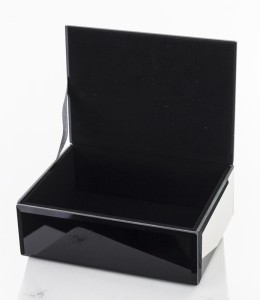 Dėžutė stiklinė juoda su metaline gėle 6,5x16x12 cm 142930