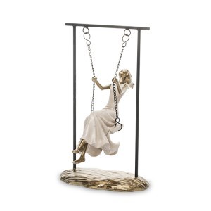 Figūrėlė Mergina ant sūpynių polirezin. 25,5x15x20 cm 130460