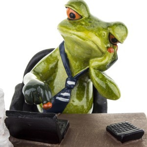 Figūrėlė varlė Biuro darbuotojas 14x10,5x10 cm 137233