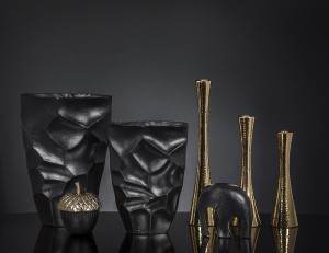 Vaza metalinė juoda sp. 22,5x10x32,5 cm DECOSILUET