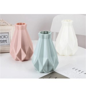 Vaza plastikinė H20 cm 1,5 l (spalvų mix) 27280