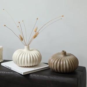 Vaza keramikinė 19,5x12,5 cm ruda sp. HP1035-3BG