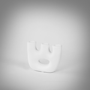 Žvakidė keramikinė 15x4,2x11,2 cm baltos sp.