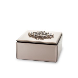 Dėžutė stiklinė ruda su metaliniu papuošimu 7x12x12 cm 136718