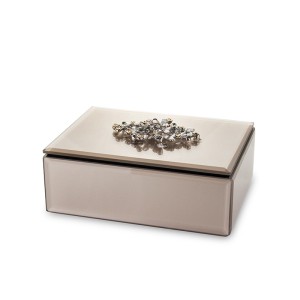 Dėžutė stiklinė ruda su metaliniu papuošimu 7x16x12 cm 136719