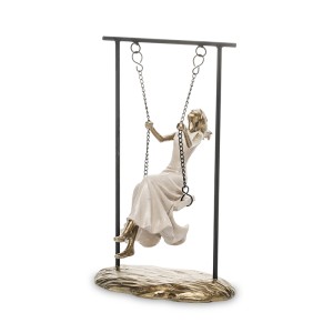 Figūrėlė Mergina ant sūpynių polirezin. 25,5x15x20 cm 130460