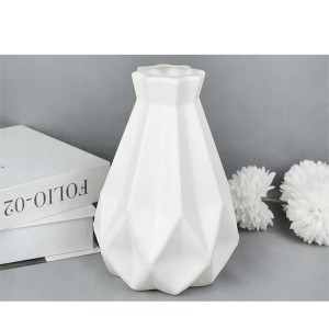 Vaza plastikinė H20 cm 1,5 l (spalvų mix) 27280