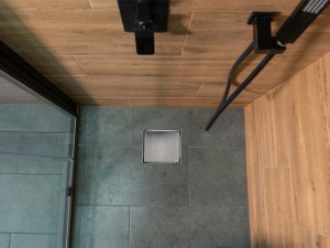 Dušo trapas linijinis kvadratinis 20x20 cm nerūd. pl.75335 FALA