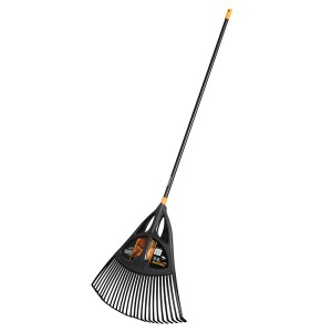 Grėblys-šluota plastikinis 27 dantų su kotu 65x4x173 cm Solid XL Fiskars 304673