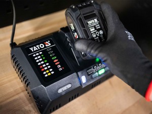 Kroviklis akumuliatoriui super greitas 18V 2.4-12A YT-828502 YATO SYS18V
