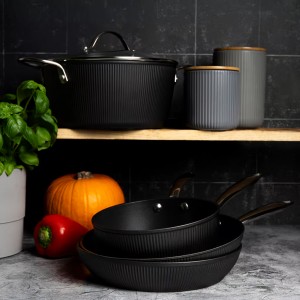 Puodas su dangčiu D20 cm 2,2 l kaltinis aliuminis CURLY Ambition 61258