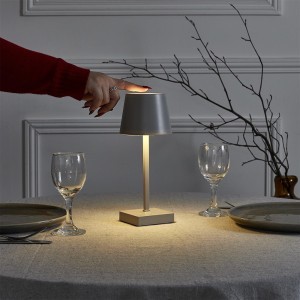 Šviestuvas stalinis liečiamas 10,5x26x10,5 cm rusvas 3AAA Home Deco LA104722