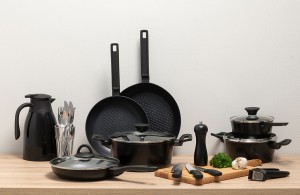 Keptuvė su dangčiu D24 cm nelimpanti, aliuminis Maku 635932