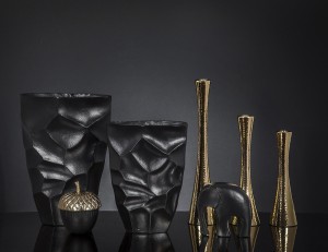 Vaza metalinė juoda sp. 22,5x10x32,5 cm DECOSILUET
